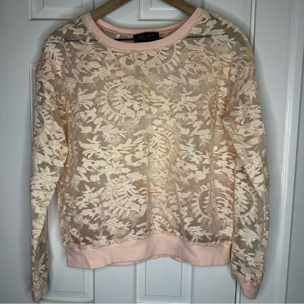 Romeo &‎ Juliet Couture Blush Lace Top